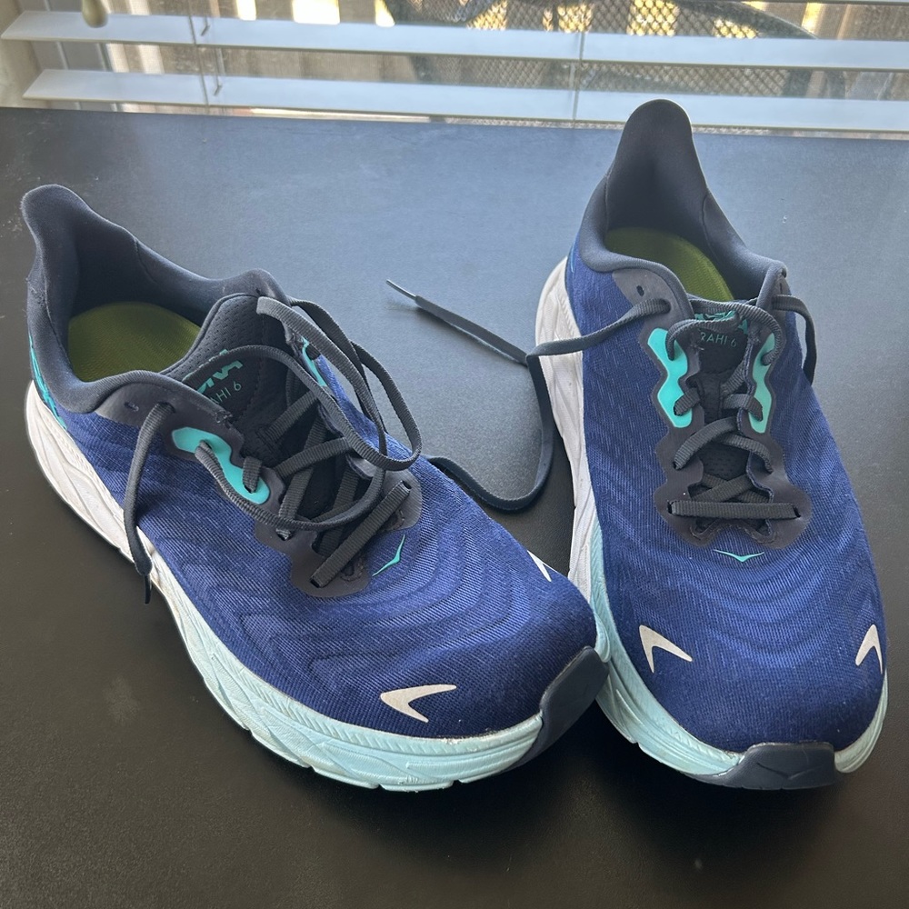 Hoka Arahi 6